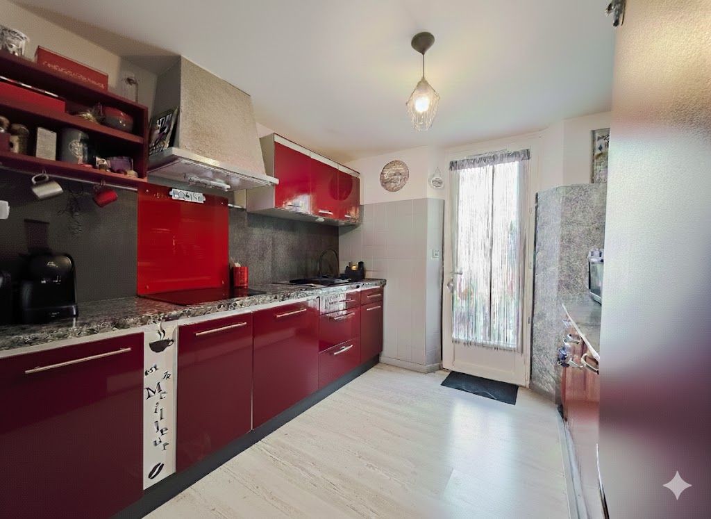 LA LONDE-LES-MAURES STOP AFFAIRE T3 44m² Centre ville LA LONDE 175000 4