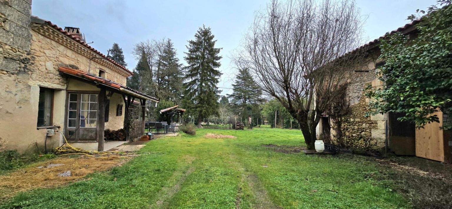 MUSSIDAN Maison avec gite et dépendance 2