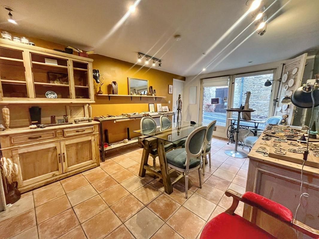 VAL D OINGT - MURS LIBRES, LOCAL COMMERCIAL 25 m²