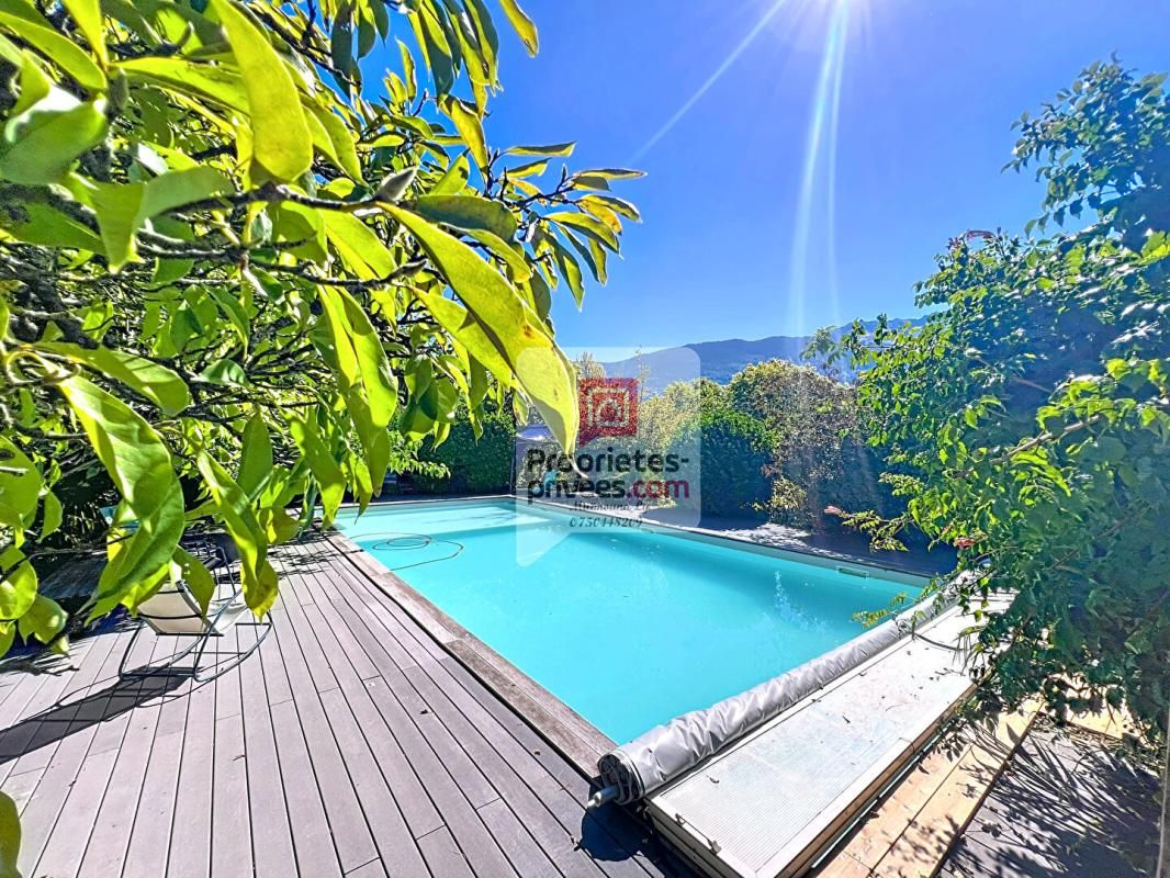 Maison, Gilly Sur Isère 15 pièces  353 m2 + dépendance de 200 m²