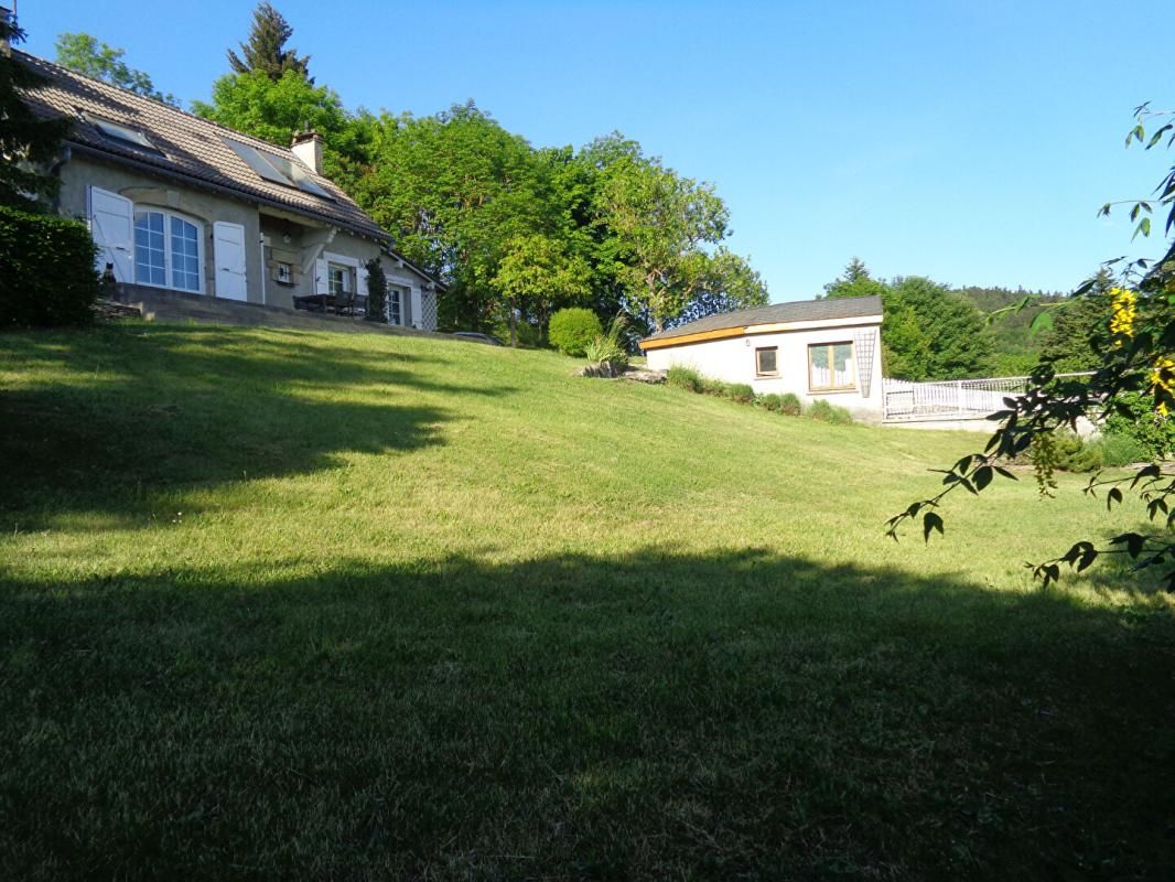 LE PERTUIS Le Pertuis(43), maison de 120 m2 habitables, 3 chambres, piscine sur 3.444 m2 de terrain 2