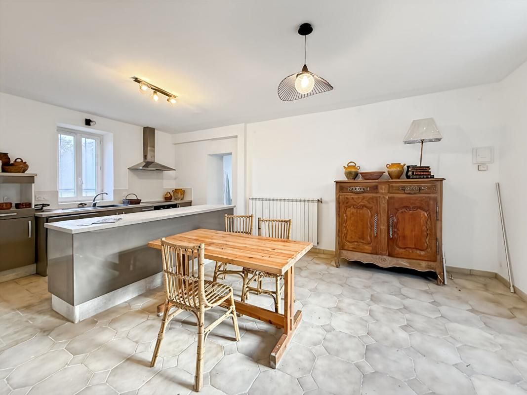 EYGALIERES Mas provençal proche d'Eygalières 2