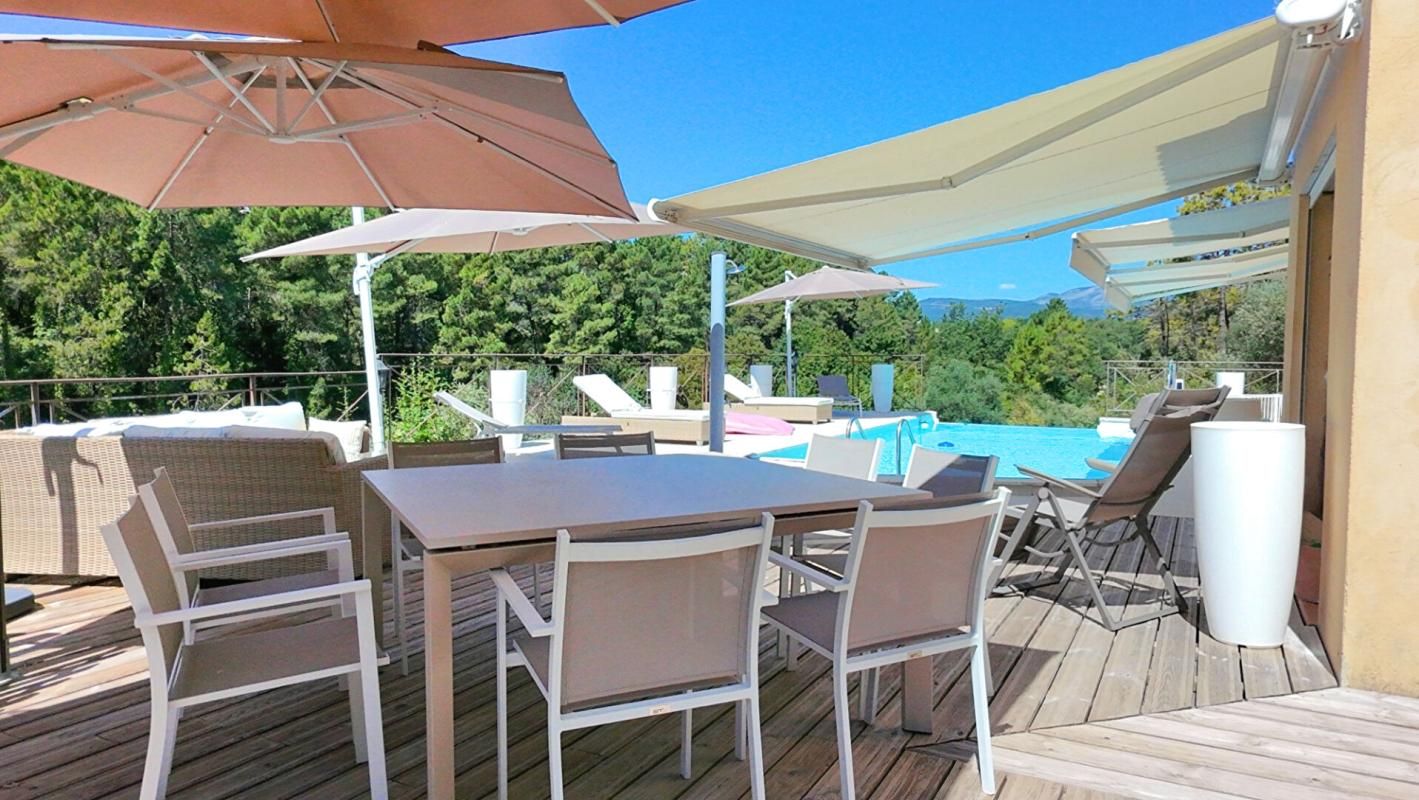 MONTAUROUX Villa Montauroux 5 pièce(s) 140 m2, terrain dominant 3080m2, Piscine, domotique intégrale 3