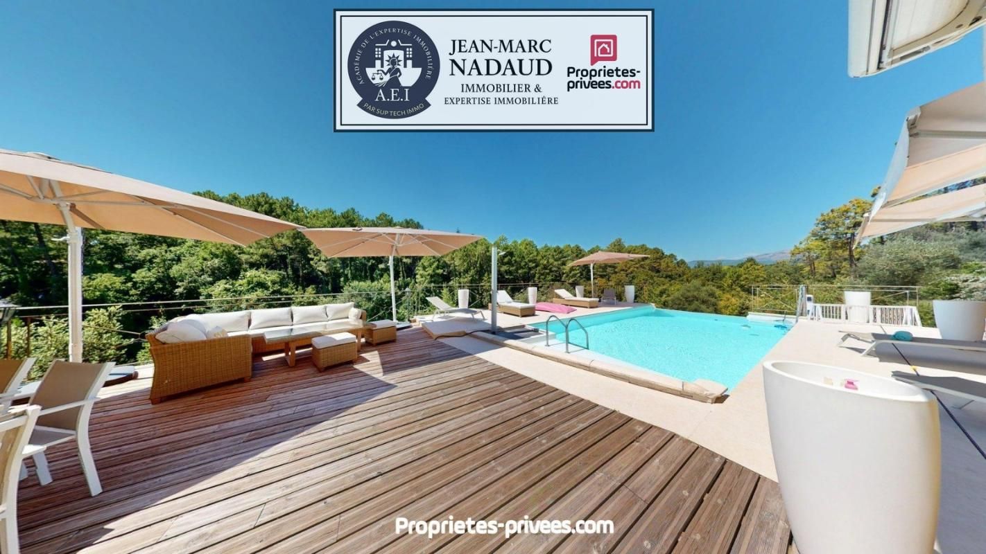 MONTAUROUX Villa Montauroux 5 pièce(s) 140 m2, terrain dominant 3080m2, Piscine, domotique intégrale 3