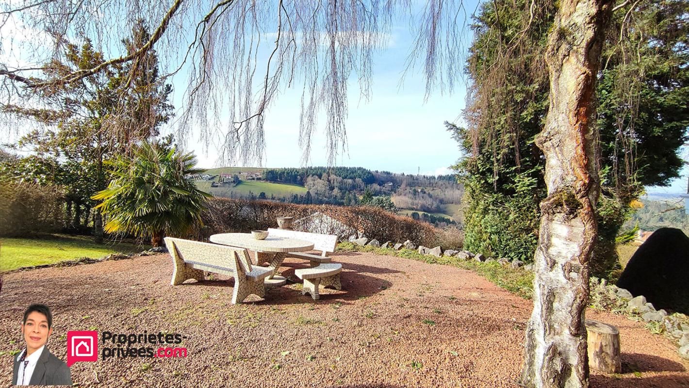 THIZY THIZY-LES-BOURGS (69240)  Villa de standing 218 m², 8 pièces, 4 chambres, garages, jardin 3