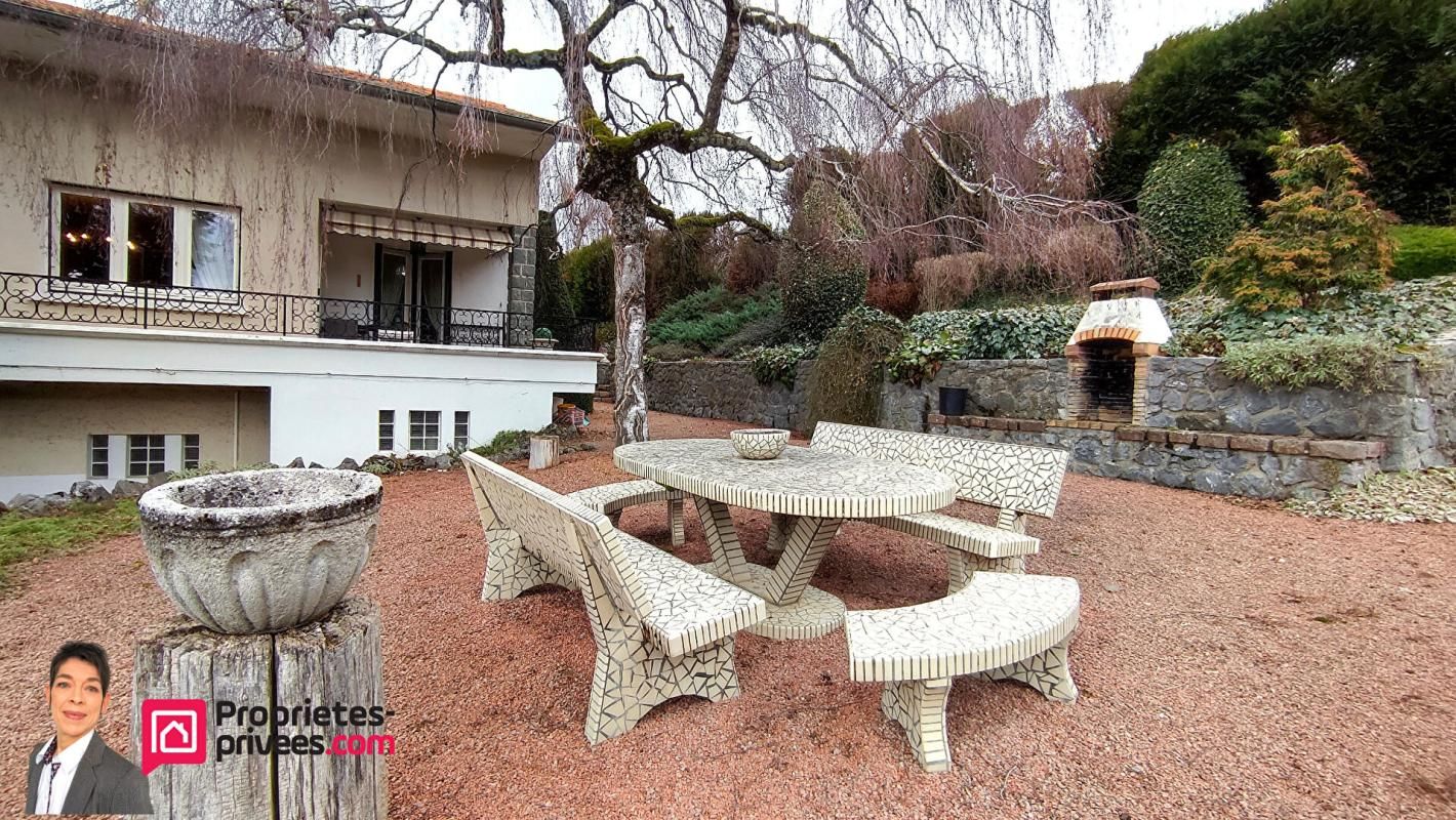 THIZY THIZY-LES-BOURGS (69240)  Villa de standing 218 m², 8 pièces, 4 chambres, garages, jardin 4