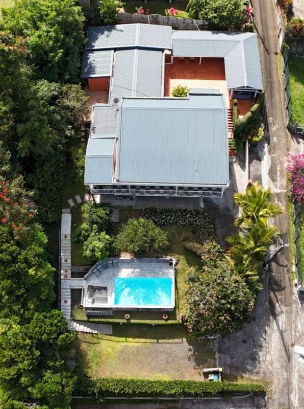 FORT-DE-FRANCE VILLA F6 DE PRESTIGE DE 153 M² AVEC PISCINE A FORT DE FRANCE 3