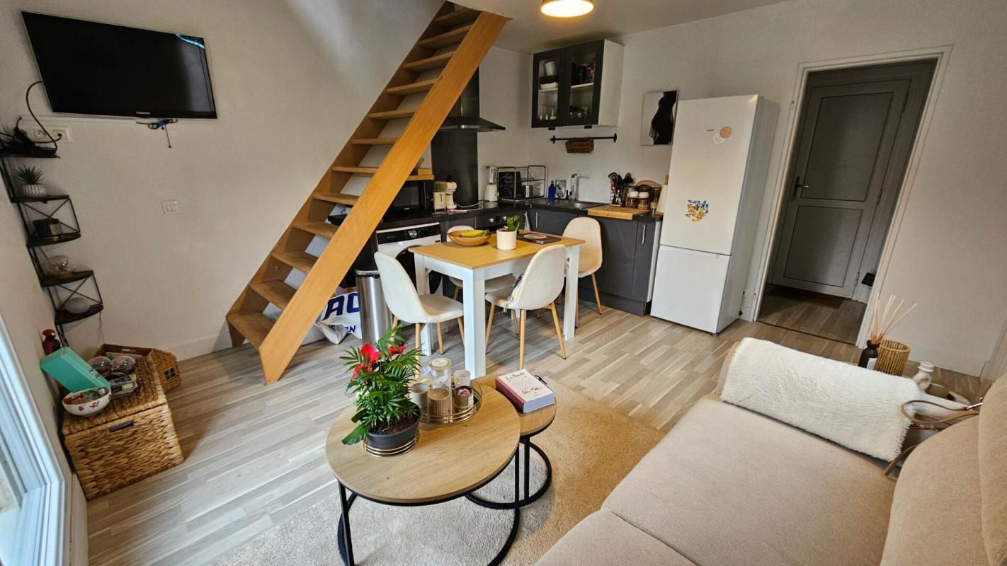 GAMBAIS Houdan 7 mn / Gambais 4 mn / Duplex 2 pièces 40 m2 avec extérieur et parking 3