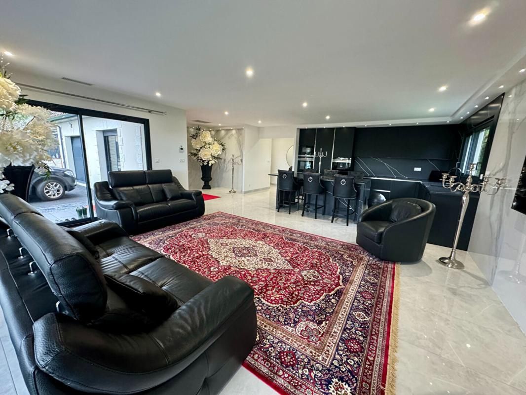 BASSENS Maison Bassens 6 pièce(s) 140 m2 3