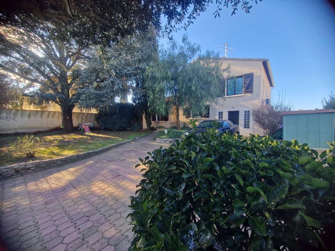 MANDUEL Villa familiale avec piscine  7pièce(s) 142.2 m2 1