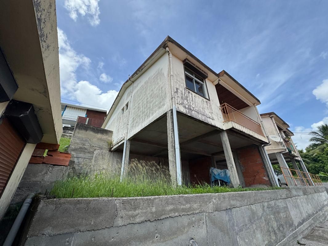 FORT-DE-FRANCE Maison Fort De France 6 pièce(s) 400 m2 2