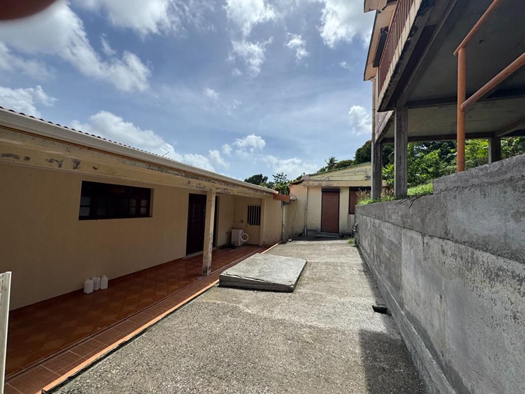 FORT-DE-FRANCE Maison Fort De France 6 pièce(s) 400 m2 3