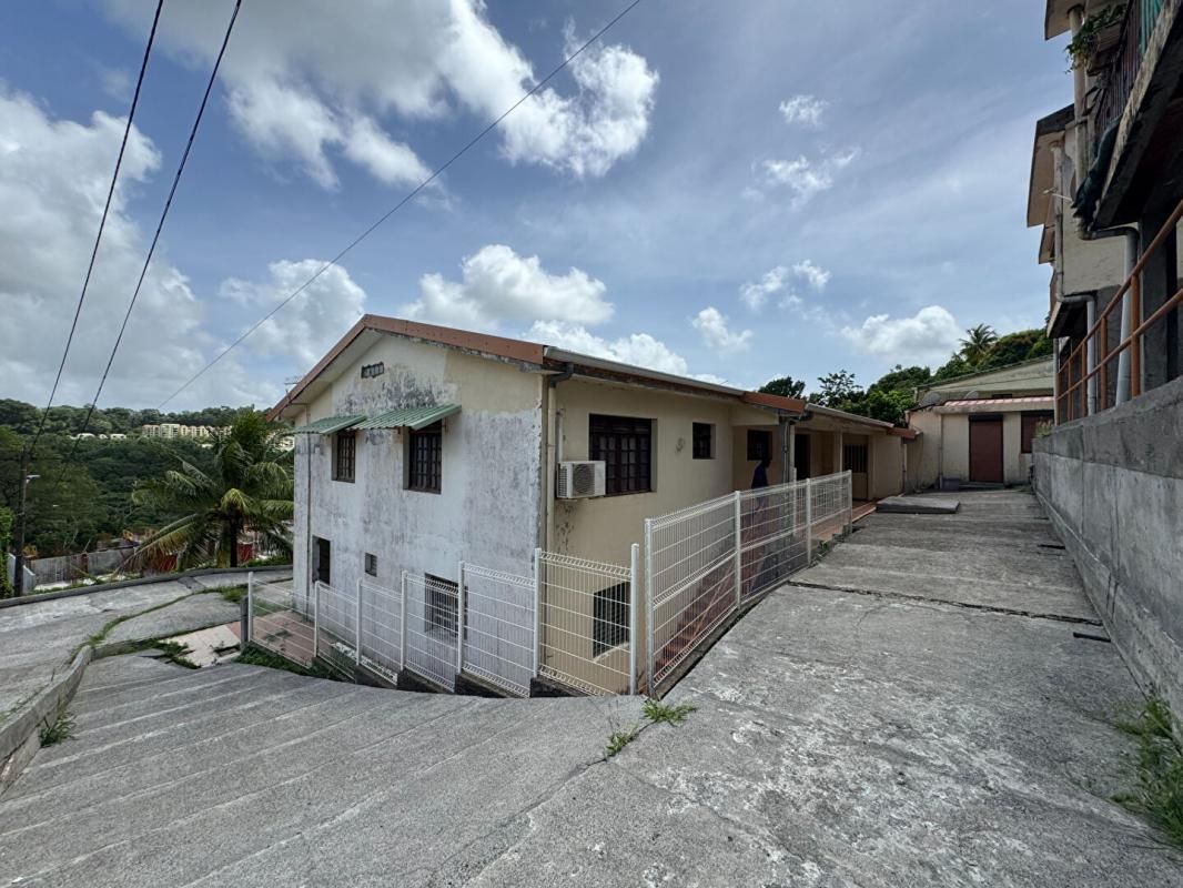 FORT-DE-FRANCE Maison Fort De France 6 pièce(s) 400 m2 4