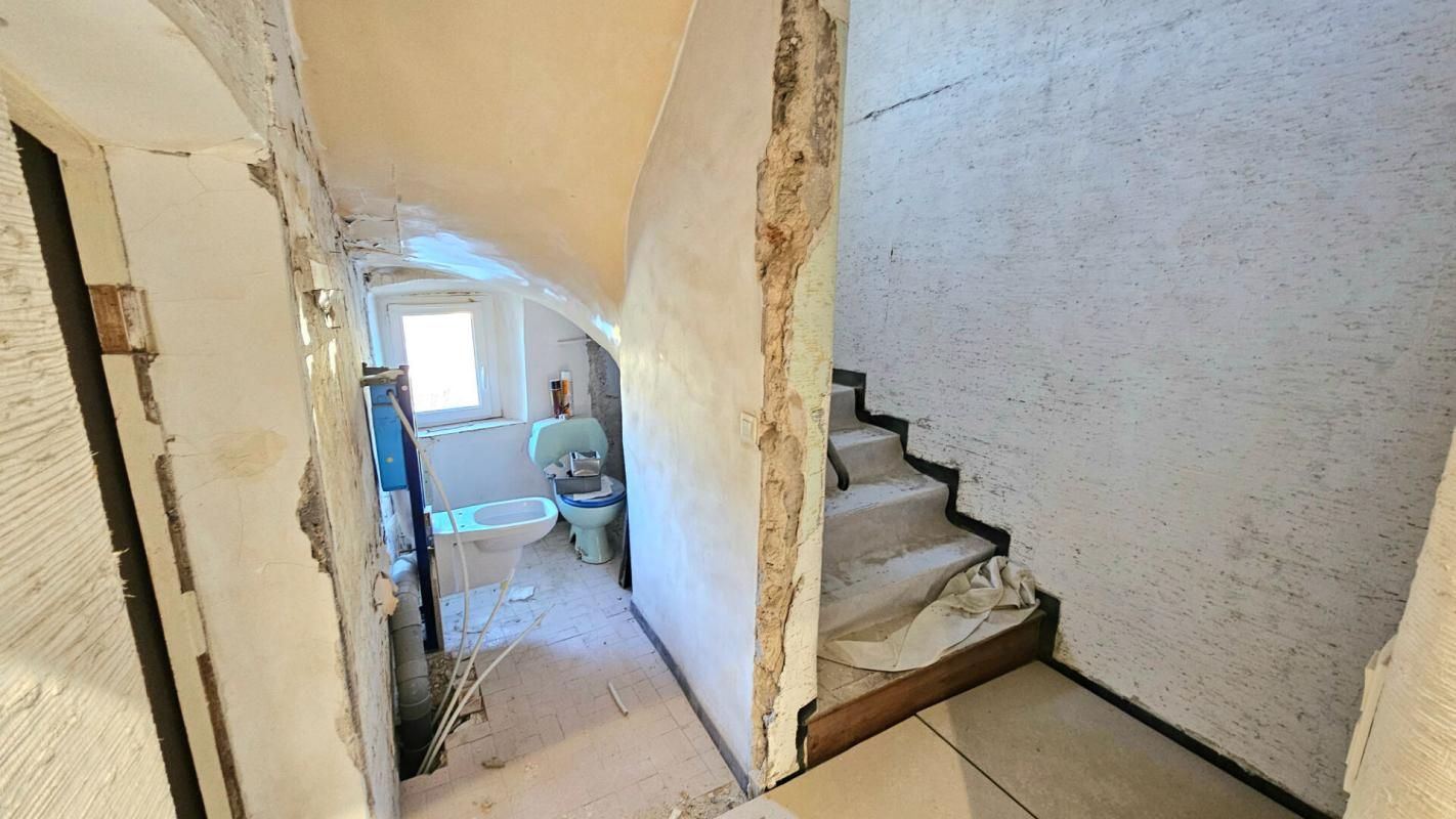 CLAVIERS Maison de village à terminer de restaurer 2