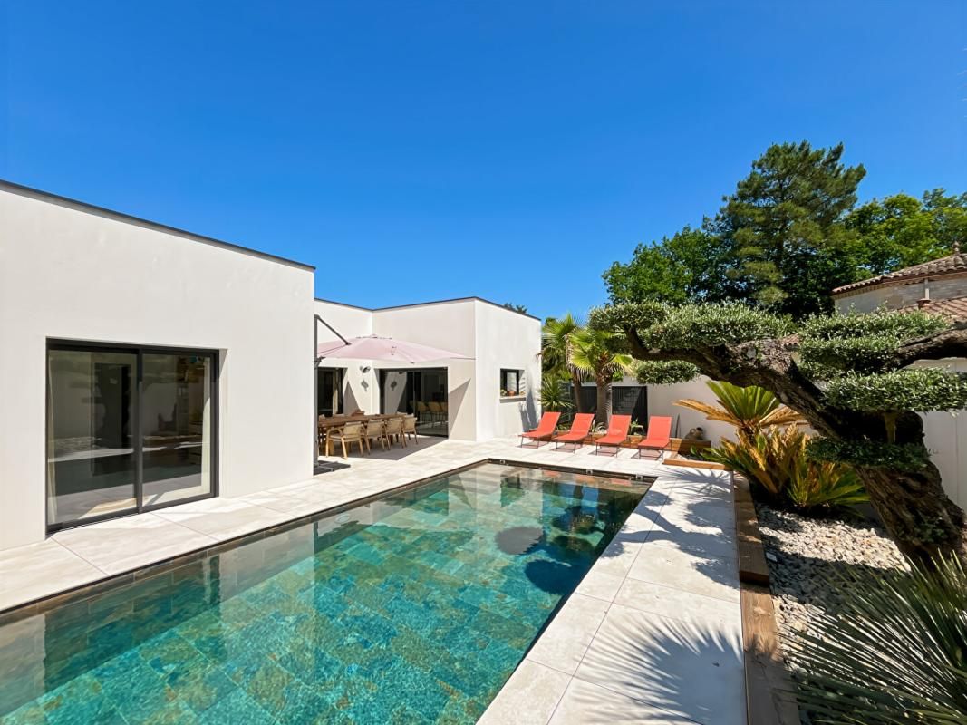 SAINT-JEAN-D'ILLAC Maison Saint Jean D Illac 5 pièce(s) 210 m2 2