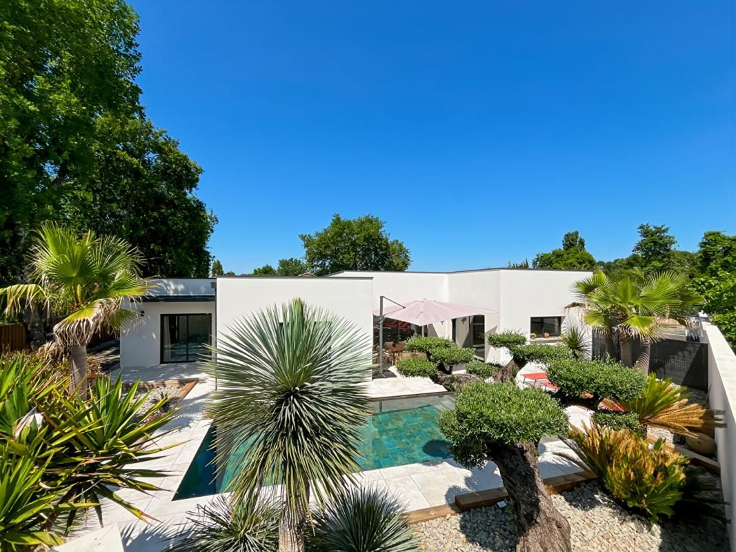 SAINT-JEAN-D'ILLAC Maison Saint Jean D Illac 5 pièce(s) 210 m2 3