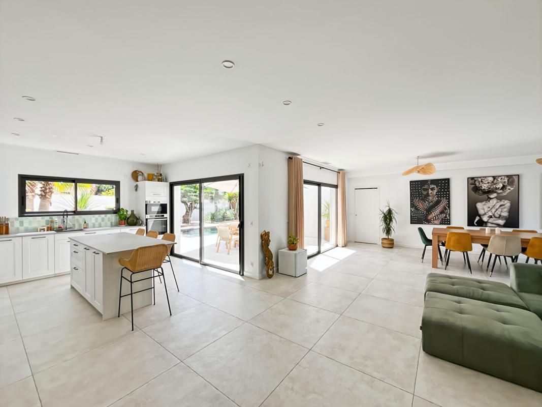 SAINT-JEAN-D'ILLAC Maison Saint Jean D Illac 5 pièce(s) 210 m2 4