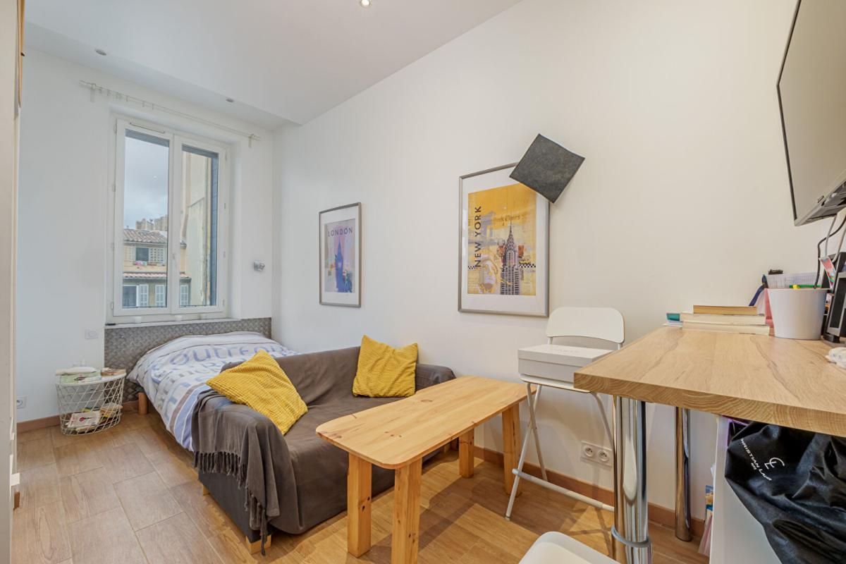 MARSEILLE-1ER-ARRONDISSEMENT STUDIO MEUBLÉ / BALCON / IMMEUBLE PRIVÉ 1