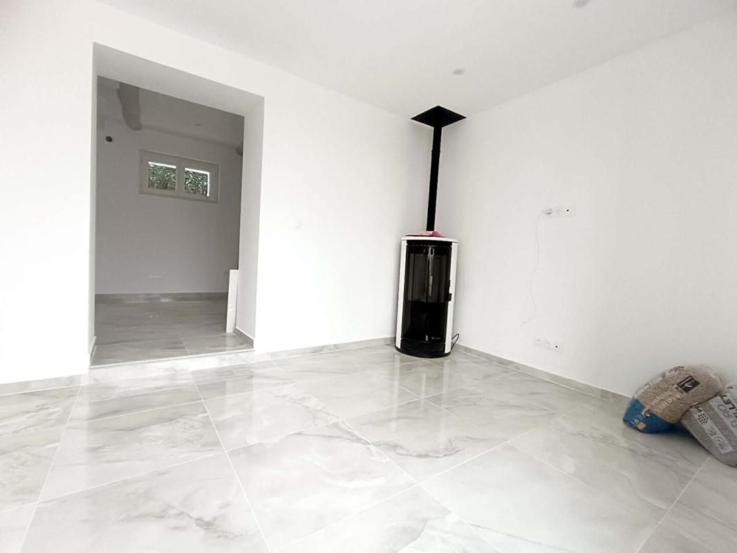 LA FARE-LES-OLIVIERS Maison La Fare Les Oliviers 3 pièce(s) 52 m2 2