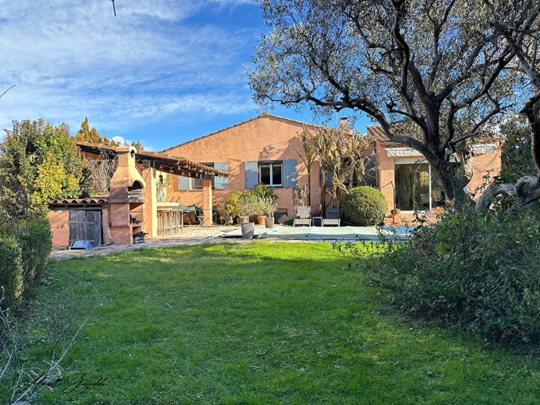 Jonquieres Saint Vincent maison   6 pièces110 m² , 4 chambres garage piscine et pool house