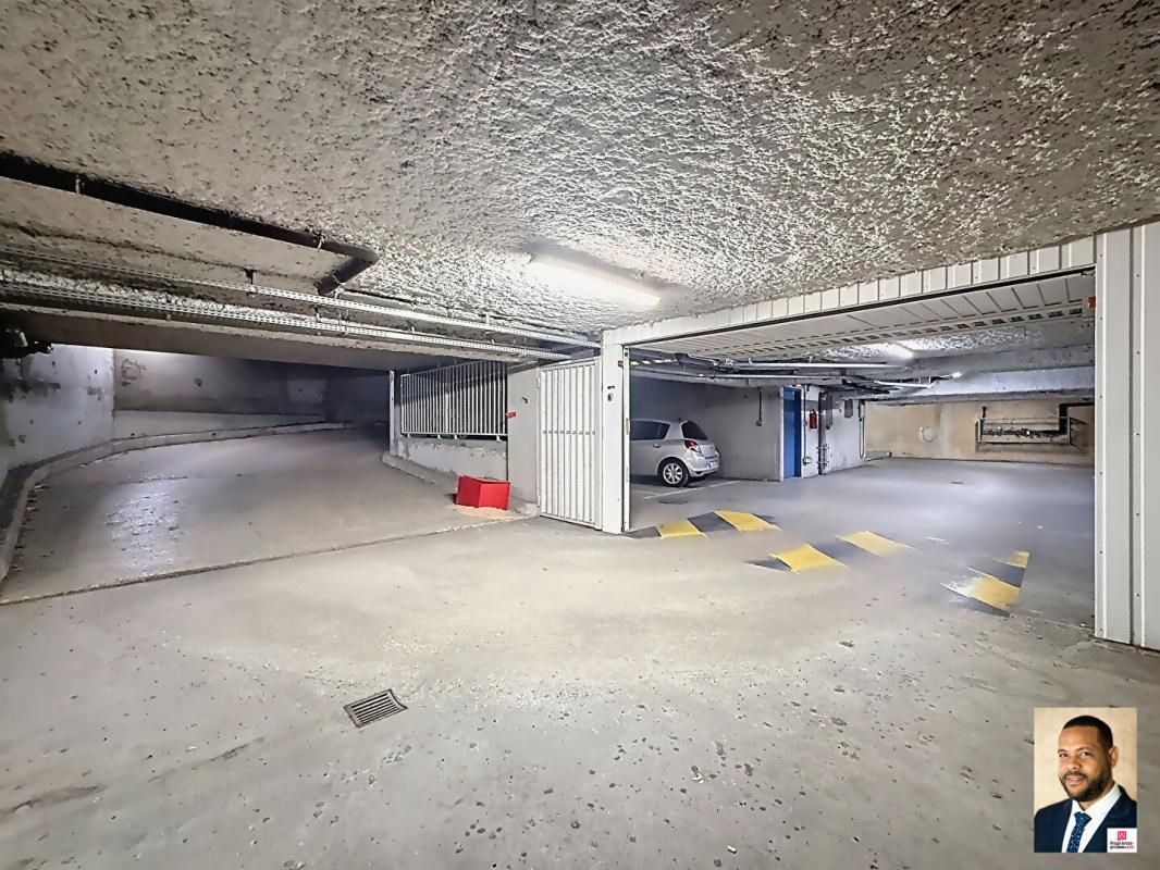 ATHIS-MONS PLACE DE PARKING À VENDRE - ATHIS-MONS 3