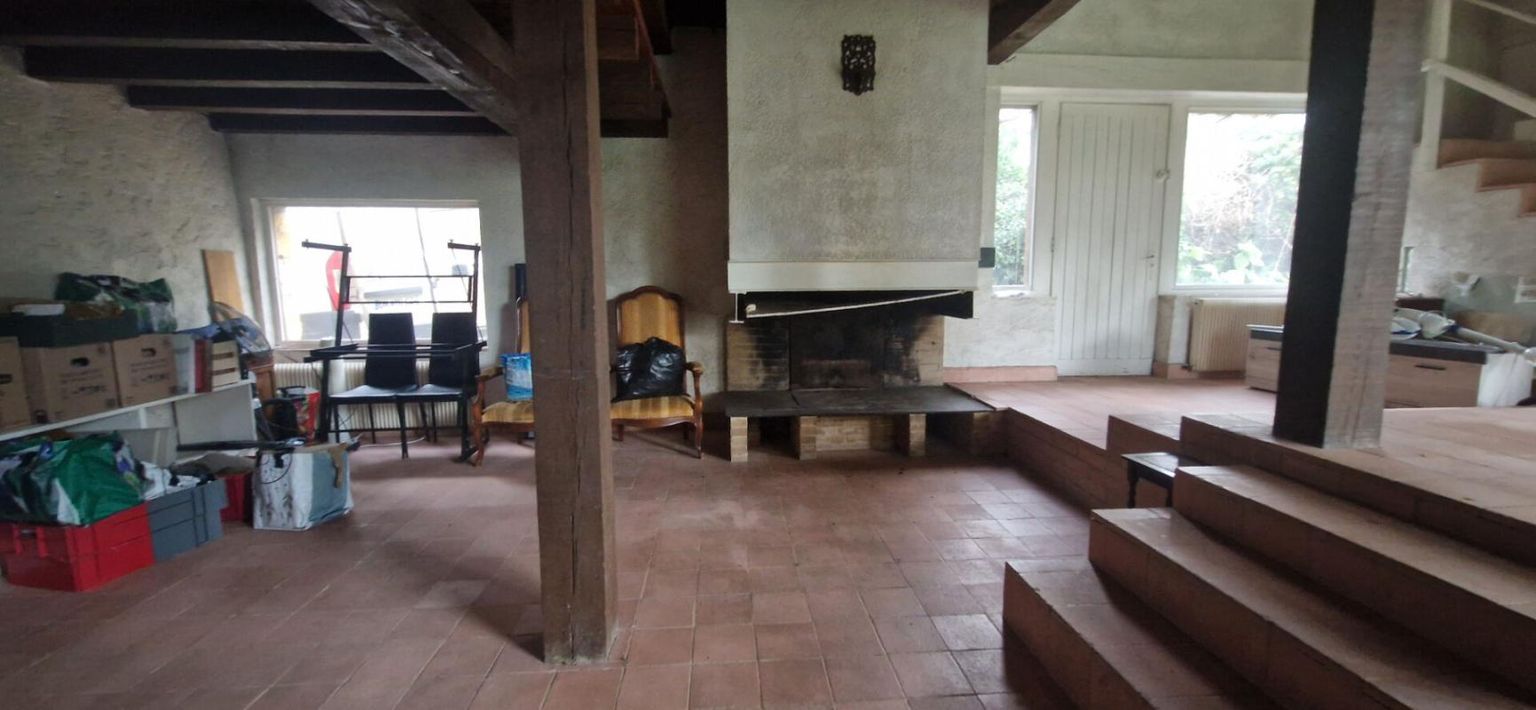 BERGERAC Longère périgourdine atypique à faire revivre 2