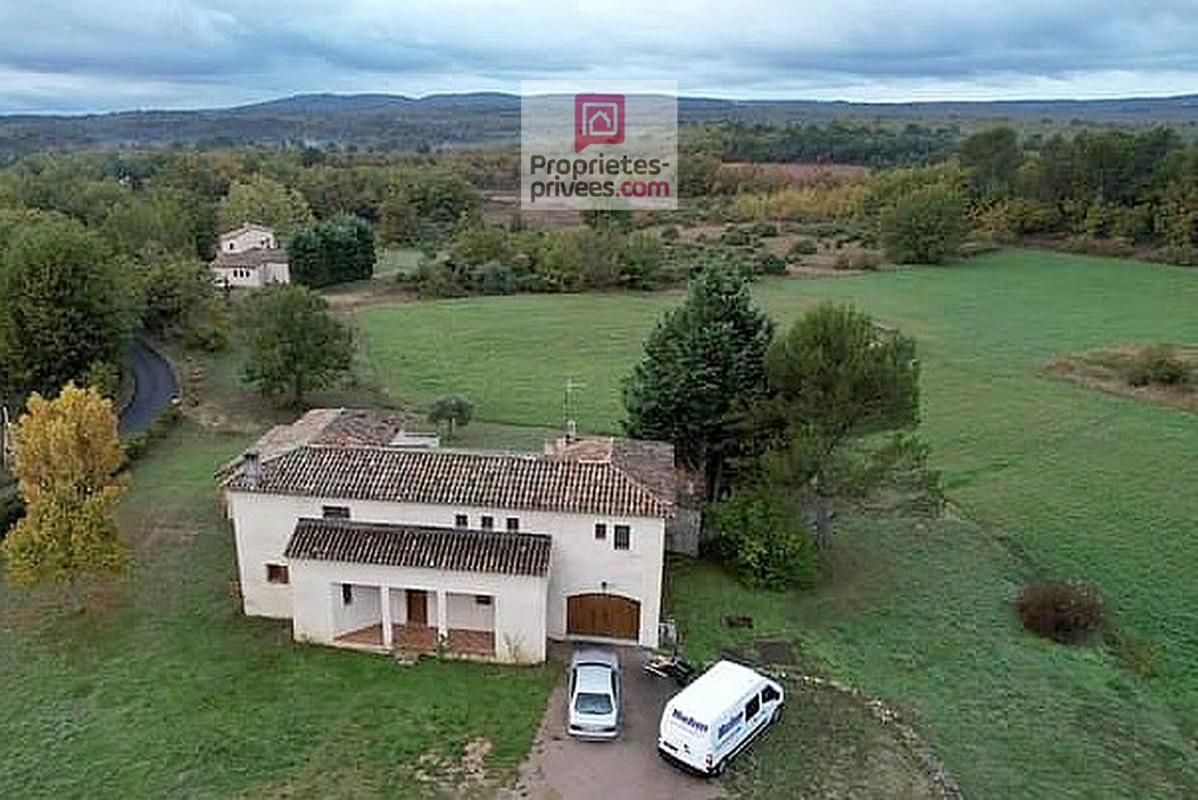 LA VERDIERE Maison cossue familiale avec piscine couverte sur grand terrain 1