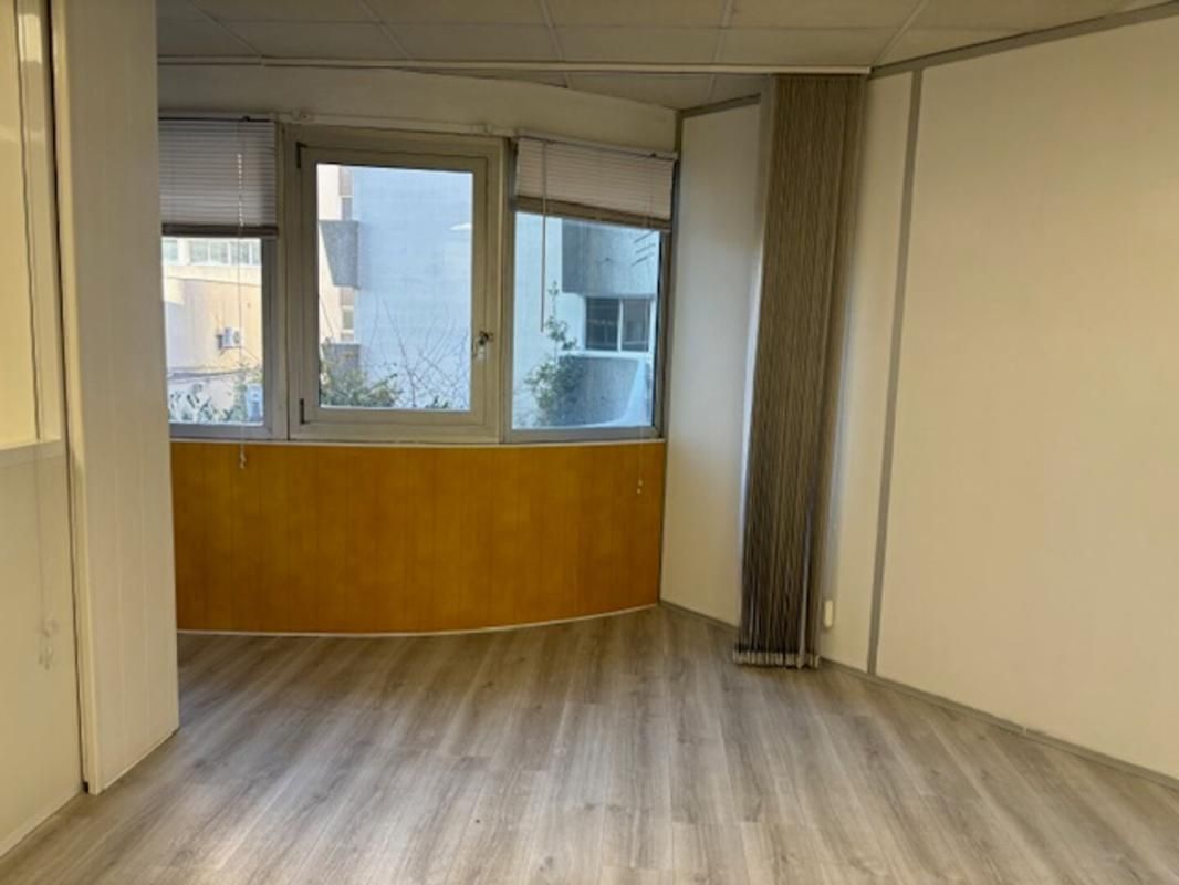 BORDEAUX 33000 BORDEAUX  - BUREAU LIBRE ICODE 70 m², centre-ville 3