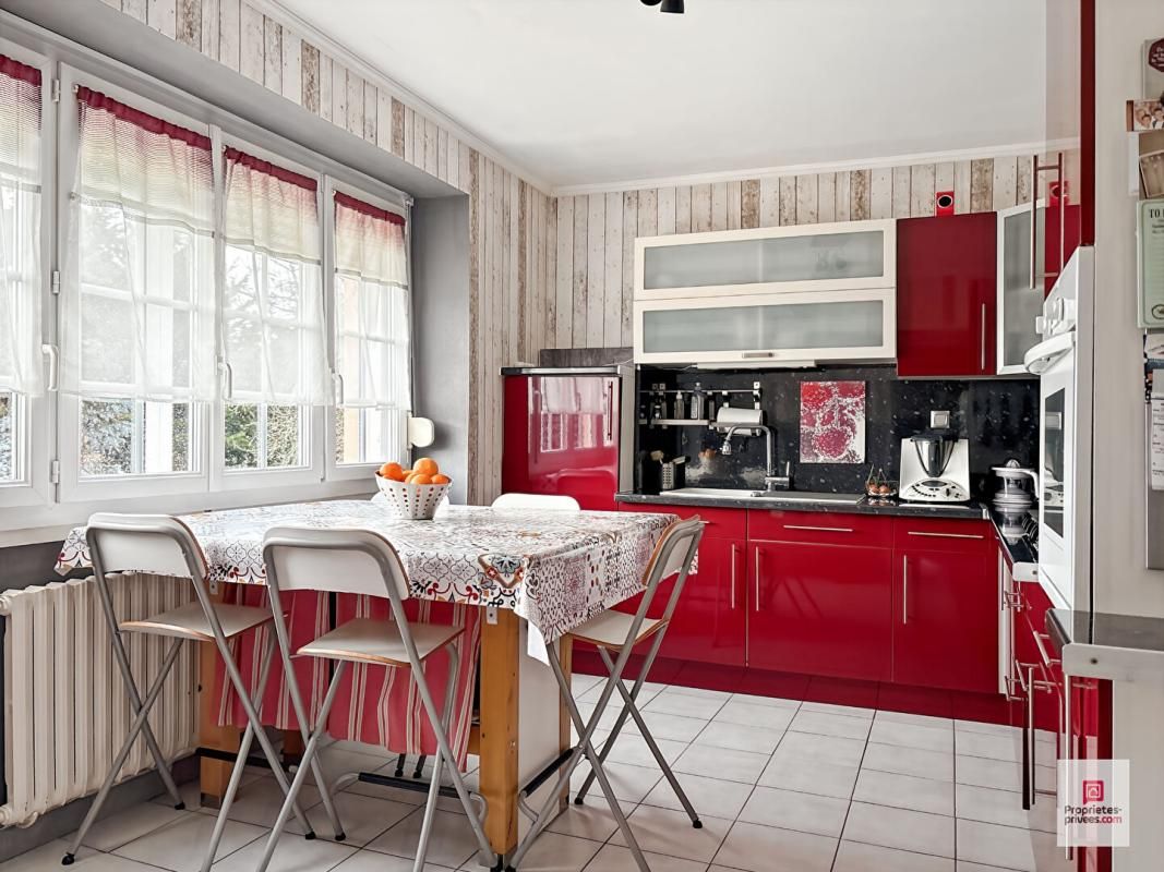 PARCE-SUR-SARTHE Maison Parce Sur Sarthe 6 pièce(s) 111 m2 2