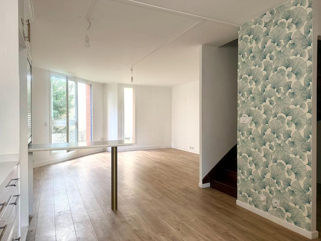 ASNIERES-SUR-SEINE Une vraie maison avec jardin et parking  au prix d'un appartement 3