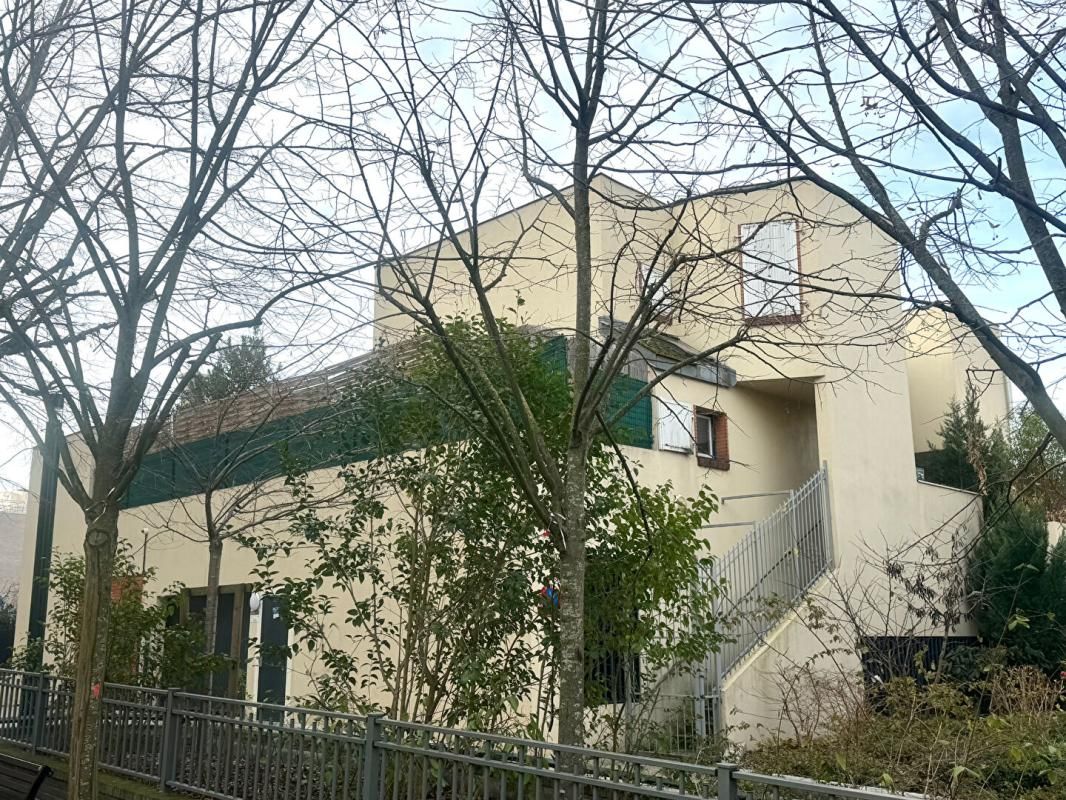 ASNIERES-SUR-SEINE Une vraie maison avec jardin et parking  au prix d'un appartement 4