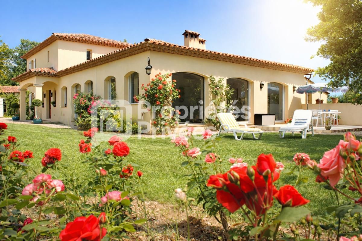 Élégance et Tranquillité : Superbe Propriété avec Piscine Intérieure à Saint-Paul-en-Forêt