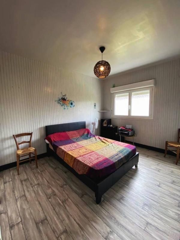 SAINT-YRIEIX-LA-PERCHE Maison St Yrieix La Perche 8 pièce(s) 150 m2 4