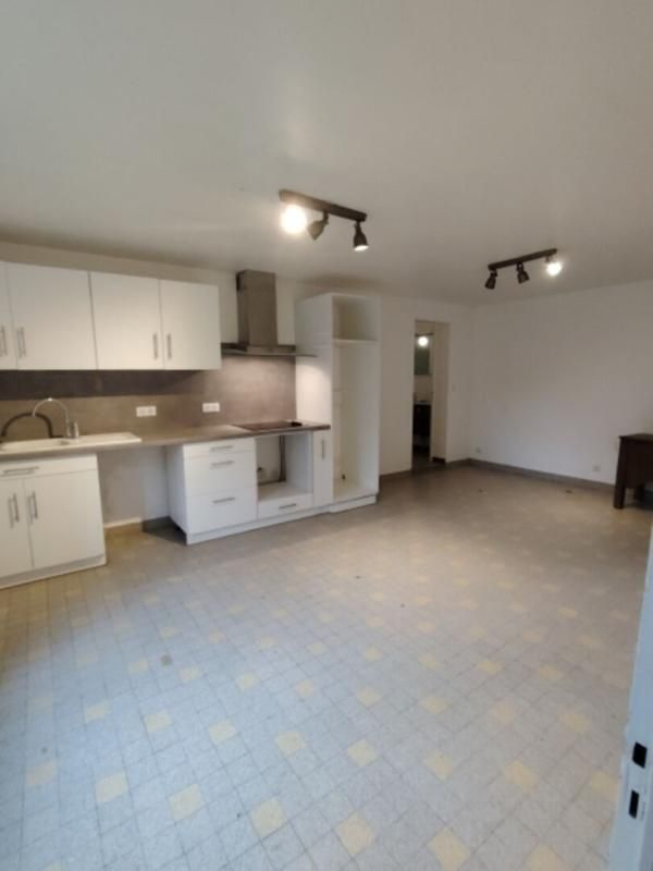 DANZE Proche Vendôme, belle Longère  dans cadre verdoyant avec dépendances 3