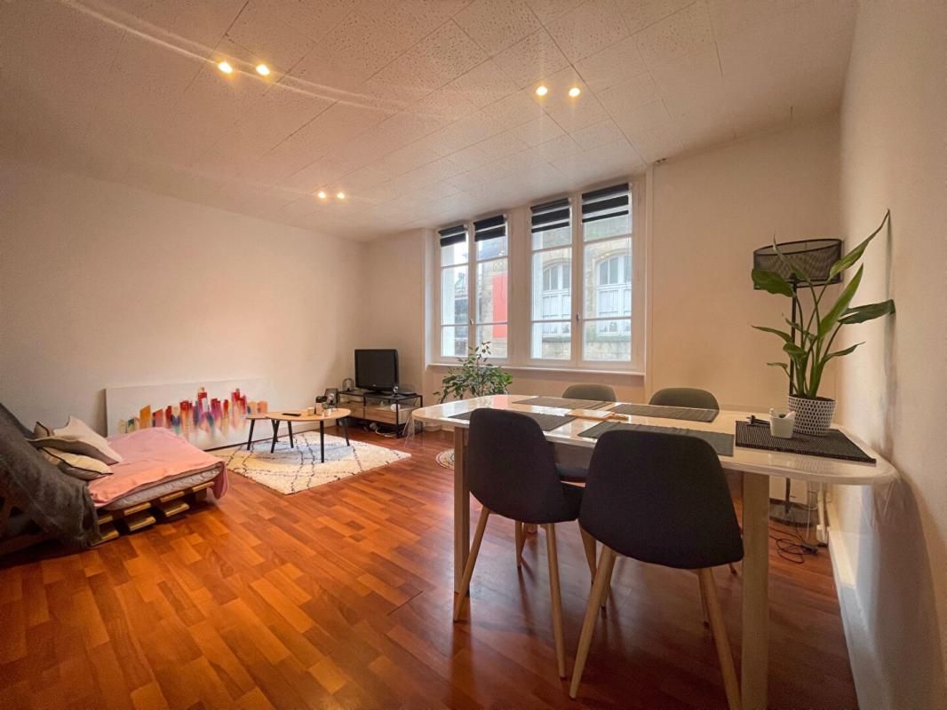 QUIMPER Local commercial avec vitrines et T2 loué - Hypercentre Quimper 4