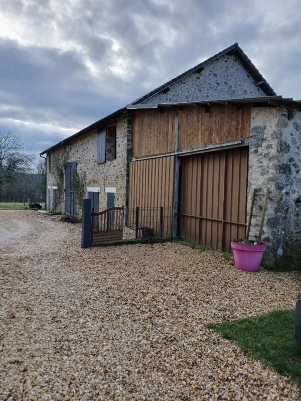 BUSSIERE-GALANT Corps de ferme isolé et ses 7 hectares avec étang 3