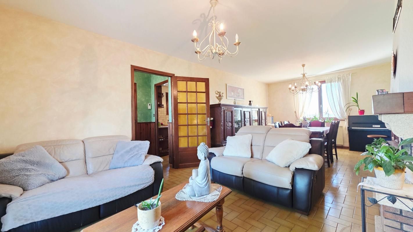 MEHUN-SUR-YEVRE MEHUN SUR YEVRE MAISON 4 PIECES 3 CHAMBRES GARAGE JARDIN 4