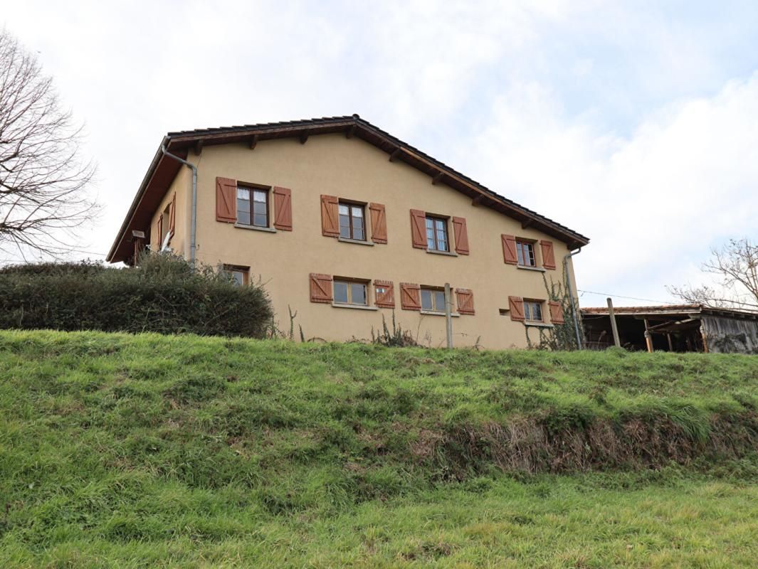 SAUVIAT Maison Sauviat 5 pièce(s) 90 m2 environs + garage  et 7000m2 de terrain dont 3000 constructibles 4