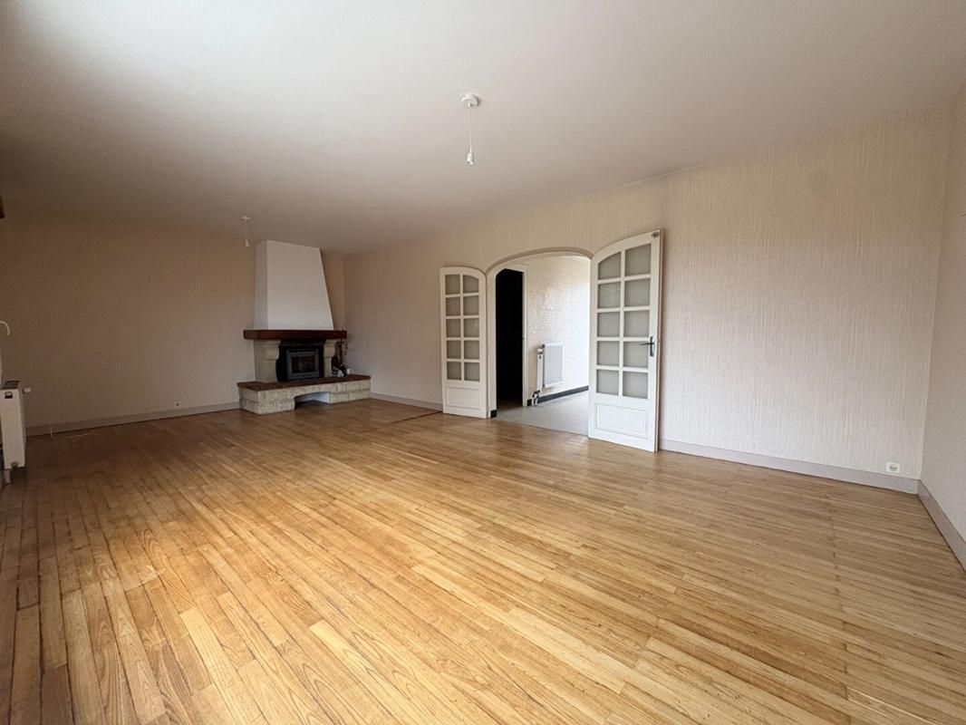 BOUZILLE Maison avec 6 chambres et 1300 M2 de Jardin 3