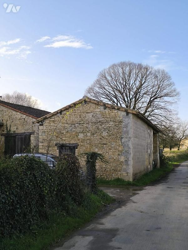 HANC Maison de village  5 pièces avec dépendances et grand terrain  Valdelaume (79) 4