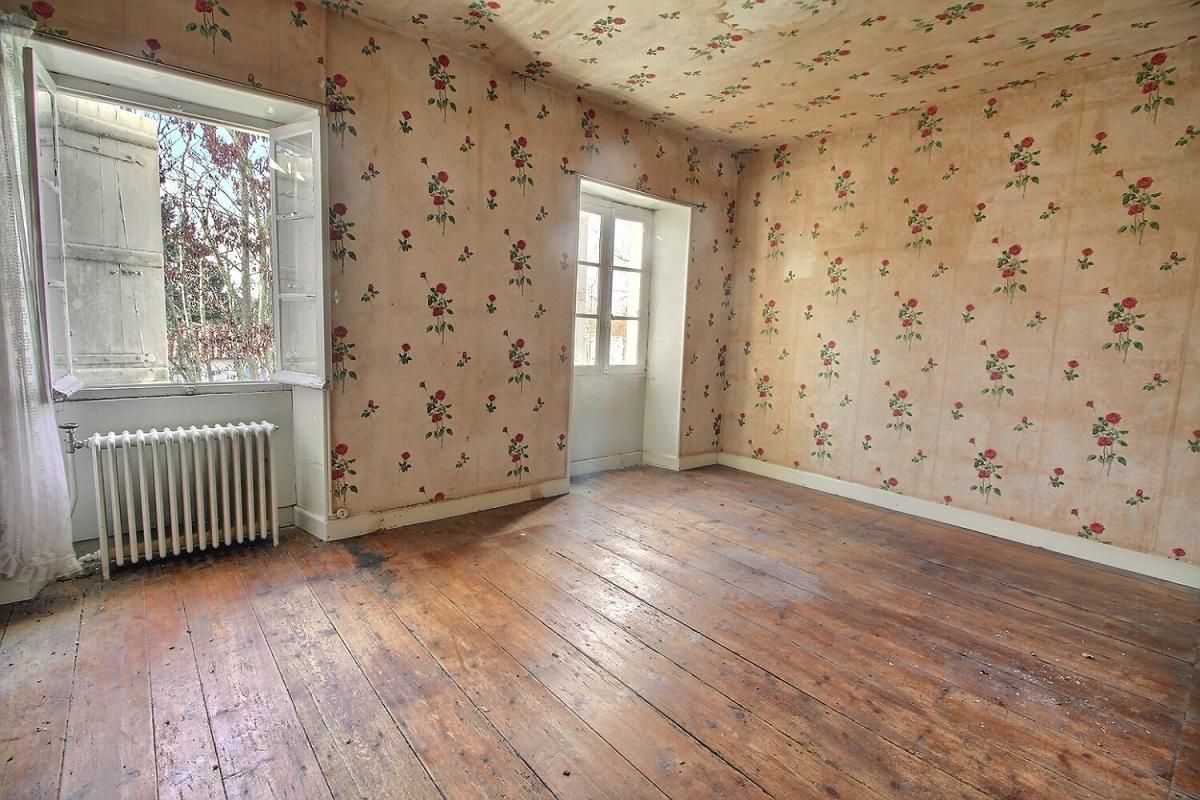 PORT-D'ENVAUX Port d'Envaux Maison 5 chambres à restaurer 4