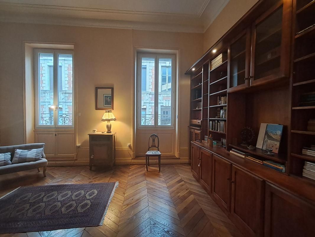 CHALON-SUR-SAONE Appartement  6 pièce(s) 169 m2 3