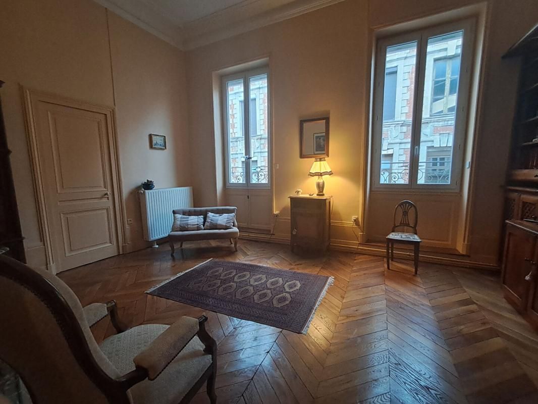 CHALON-SUR-SAONE Appartement  6 pièce(s) 169 m2 4