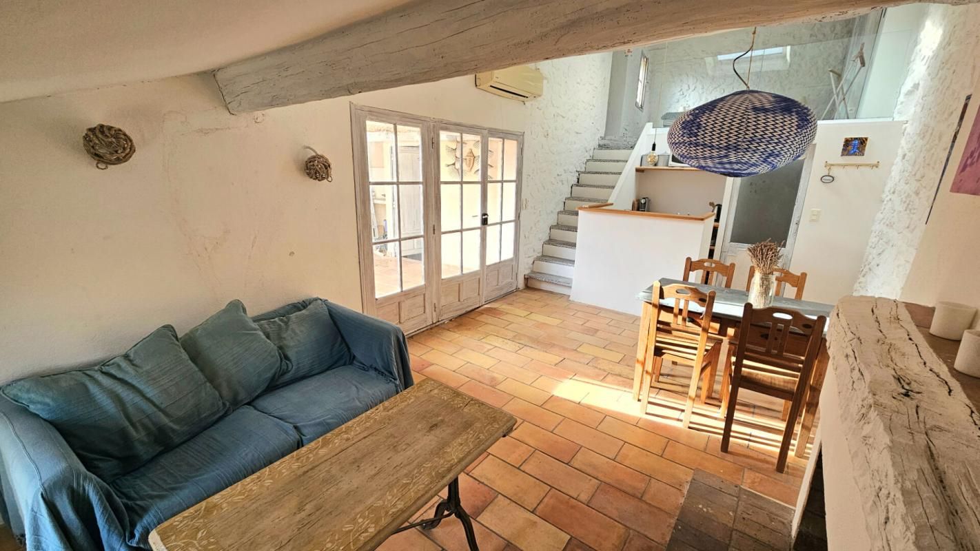 CLAVIERS Superbe demeure de caractère avec terrasse tropézienne 3