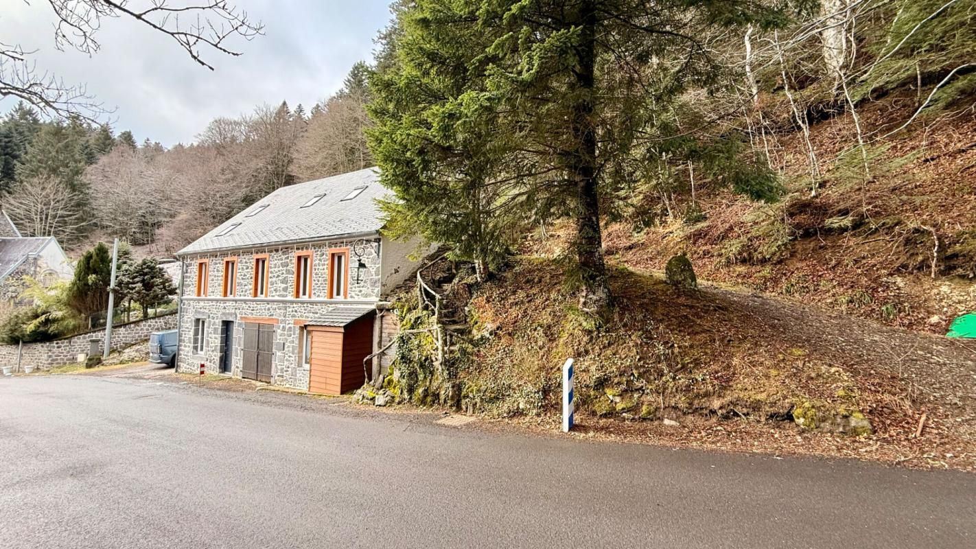 MONT-DORE Maison de caractère à fort potentiel Mont Dore 9 pièce(s) 224 m2 2