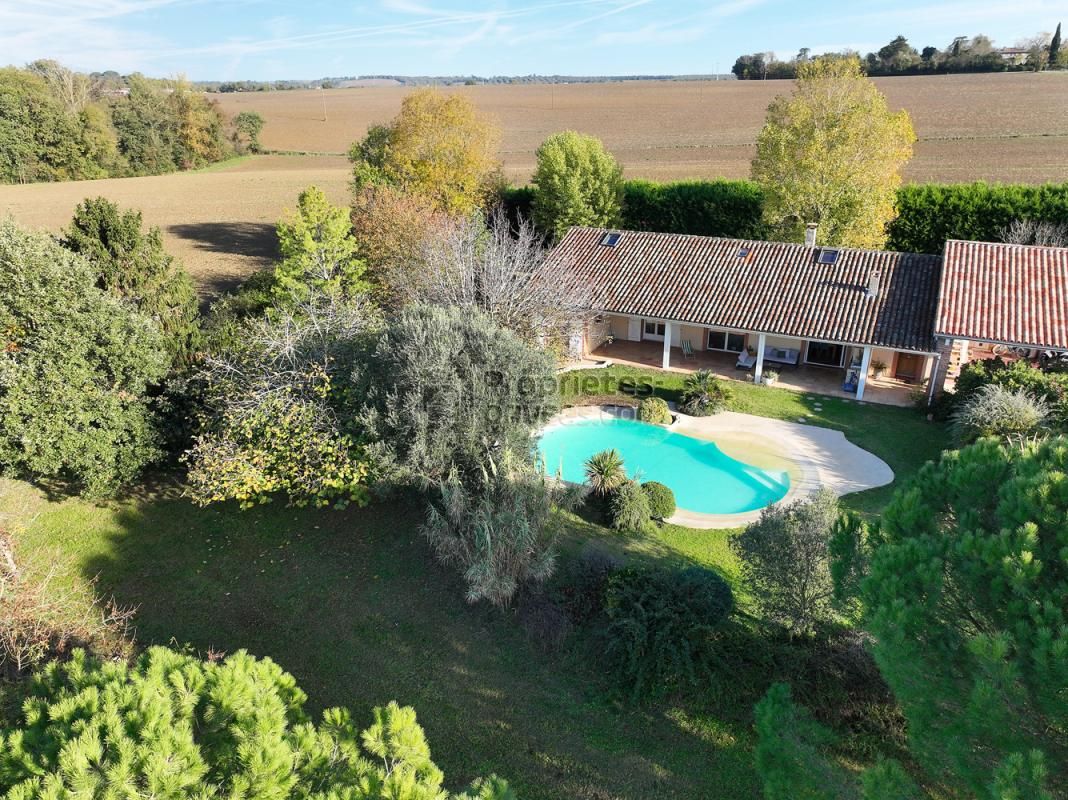 Maison avec piscine au coeur d'un magnifique jardin unique
