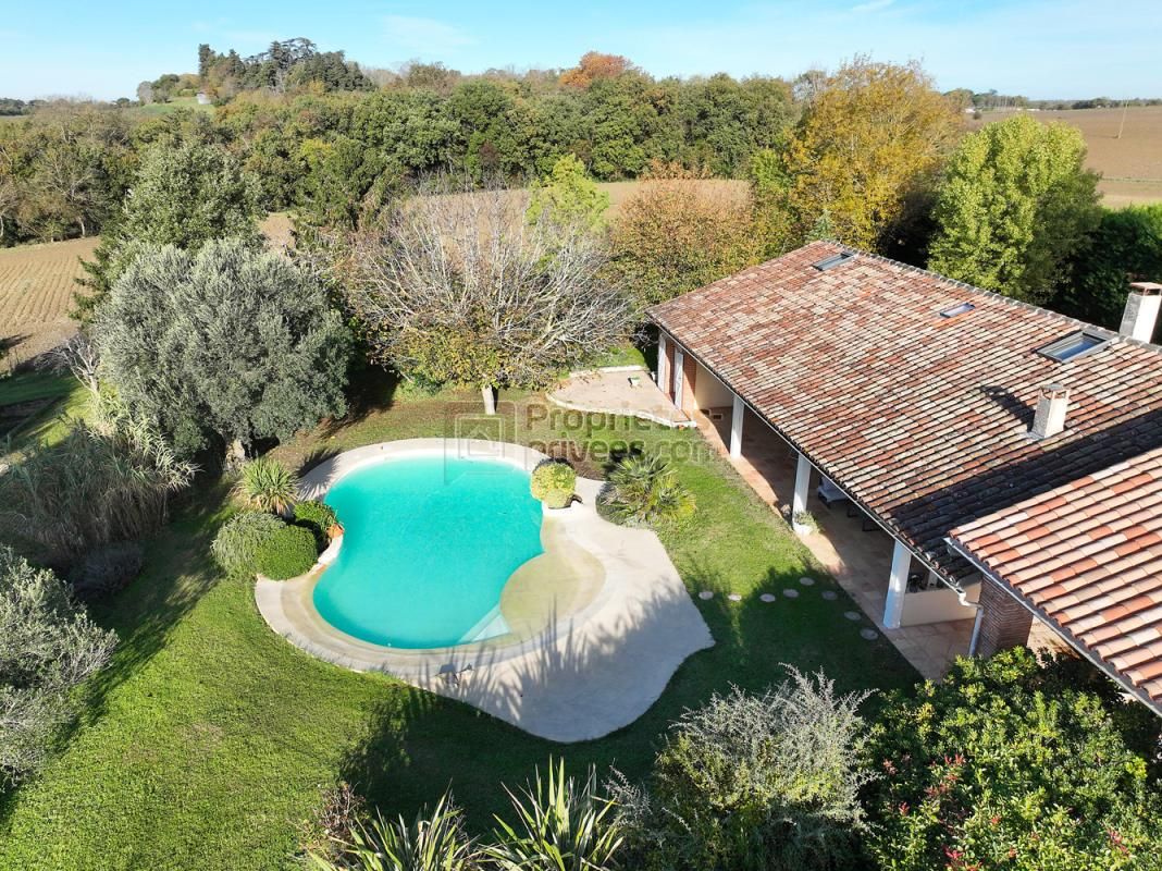 FLOURENS Maison avec piscine au coeur d'un magnifique jardin unique 2