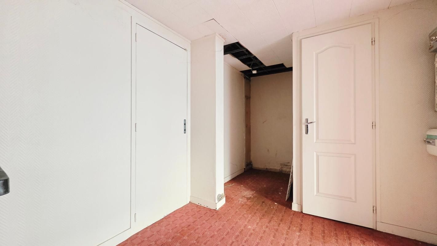 BOURGES BOURGES CENTRE MURS LOCAL BUREAUX 27M² 4