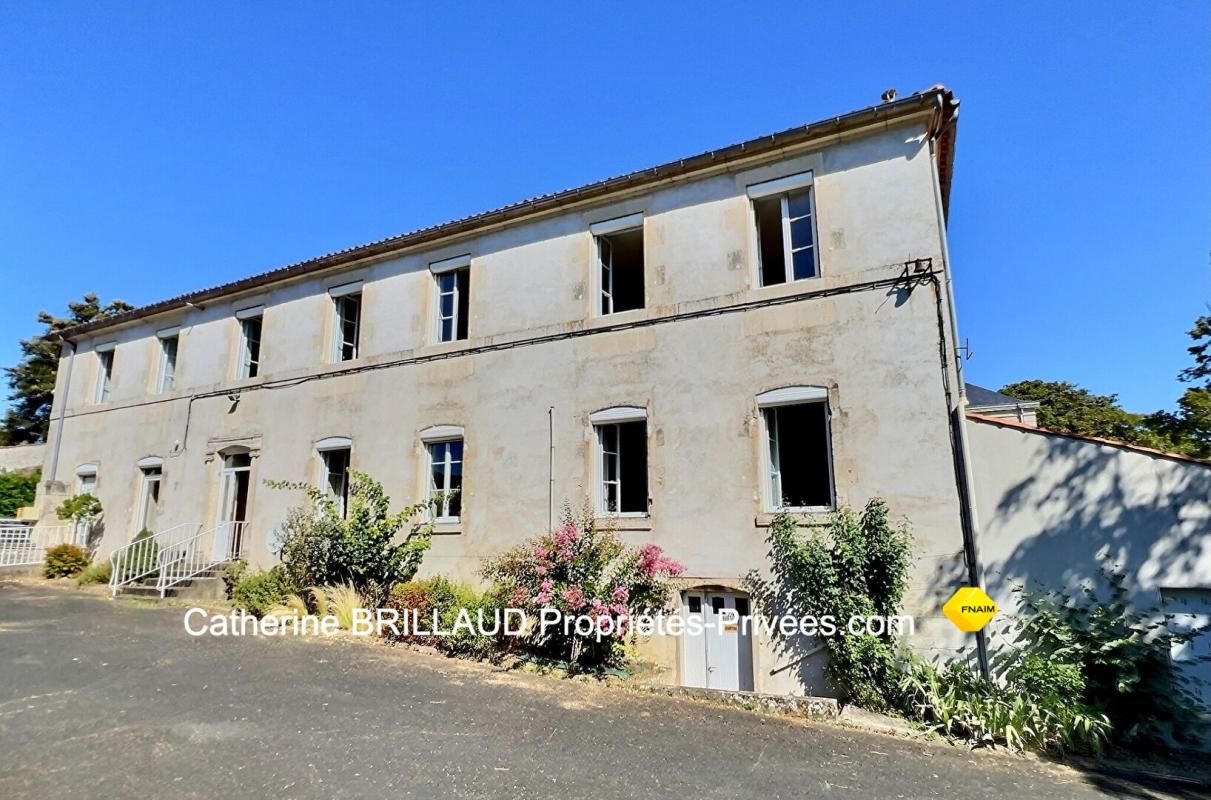 CHAILLE-LES-MARAIS Maison Chaille Les Marais 35 pièce(s) 1150 m2 1