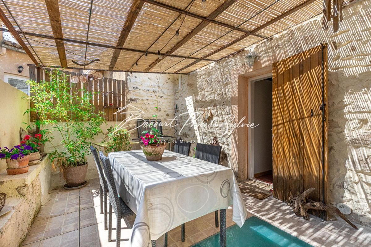 FONTAINE-DE-VAUCLUSE BAISSE DE PRIX - Maison de village 97m2, terrasse, Climatisation 3